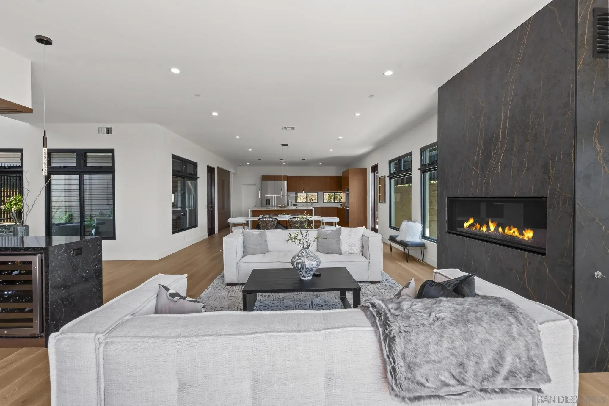 San Diego, California 92109, United States, 4 Bedrooms Bedrooms, ,6 BathroomsBathrooms,Residential,Active,189184