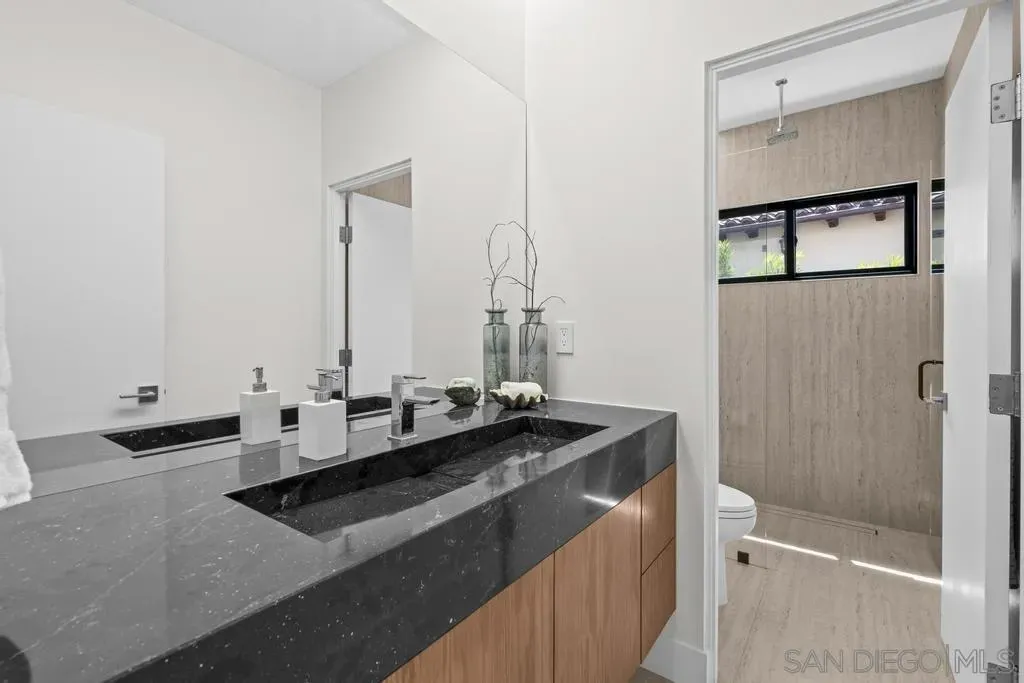 San Diego, California 92109, United States, 4 Bedrooms Bedrooms, ,6 BathroomsBathrooms,Residential,Active,189184