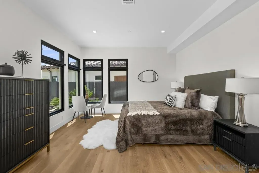 San Diego, California 92109, United States, 4 Bedrooms Bedrooms, ,6 BathroomsBathrooms,Residential,Active,189184