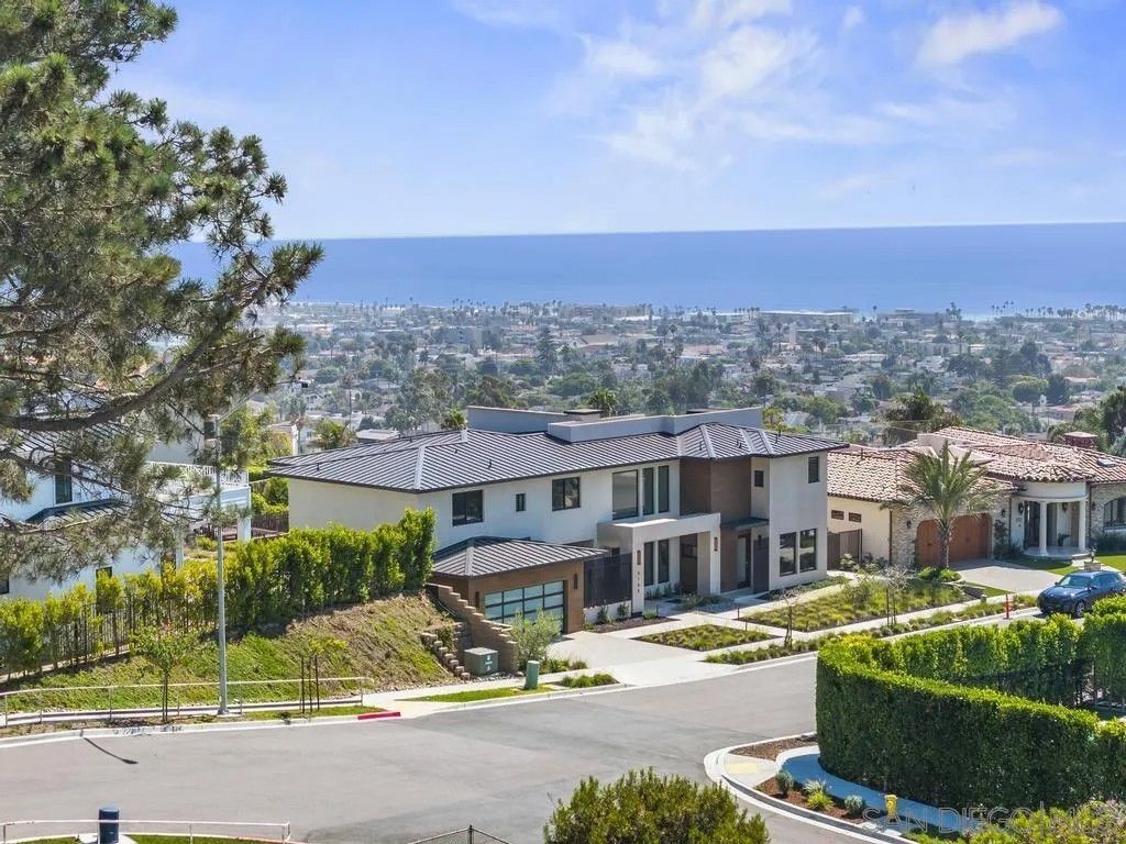 Photo of 5108 Gordon Ln, San Diego, CA 92109 (MLS # 250035993)