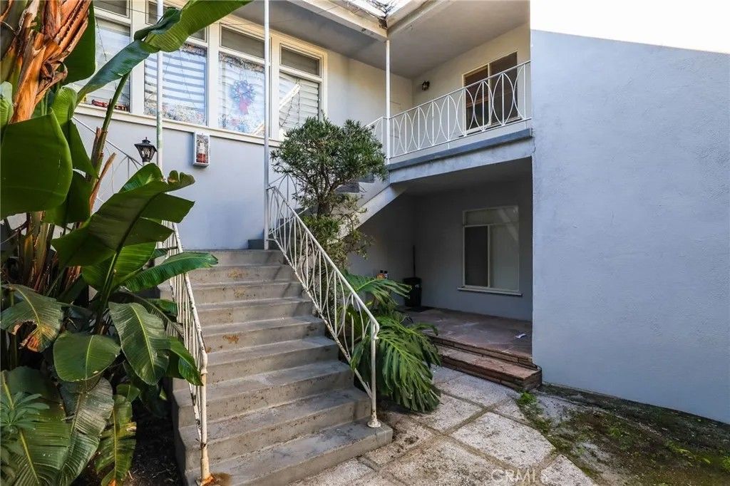 Photo of 1014 E Carson St, Long Beach, CA 90807 (MLS # OC25274775)