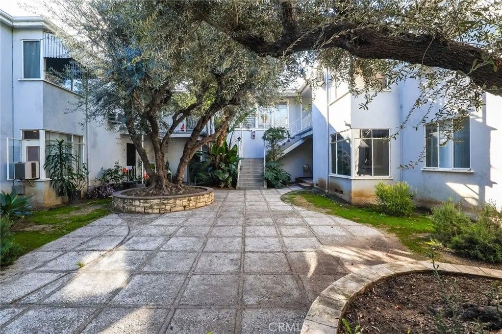 Photo of 1014 E Carson St, Long Beach, CA 90807 (MLS # OC25274775)