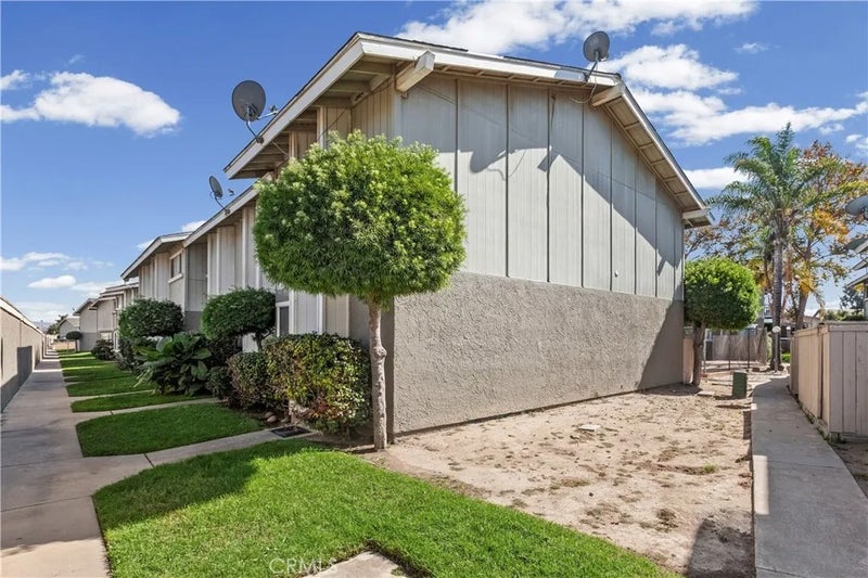 413 E Park