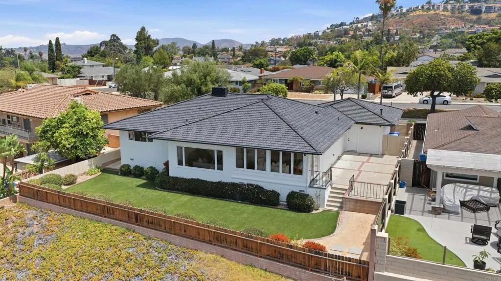 6111 Del Cerro Boulevard