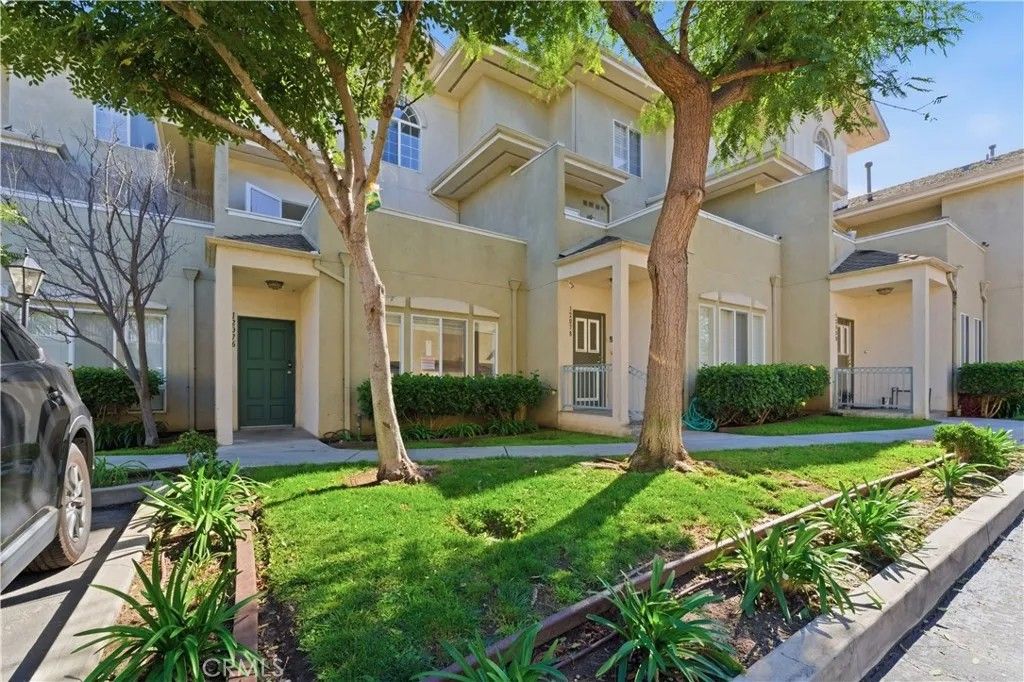 Photo of 12076 S Broadway, Los Angeles, CA 90061 (MLS # OC26038305)