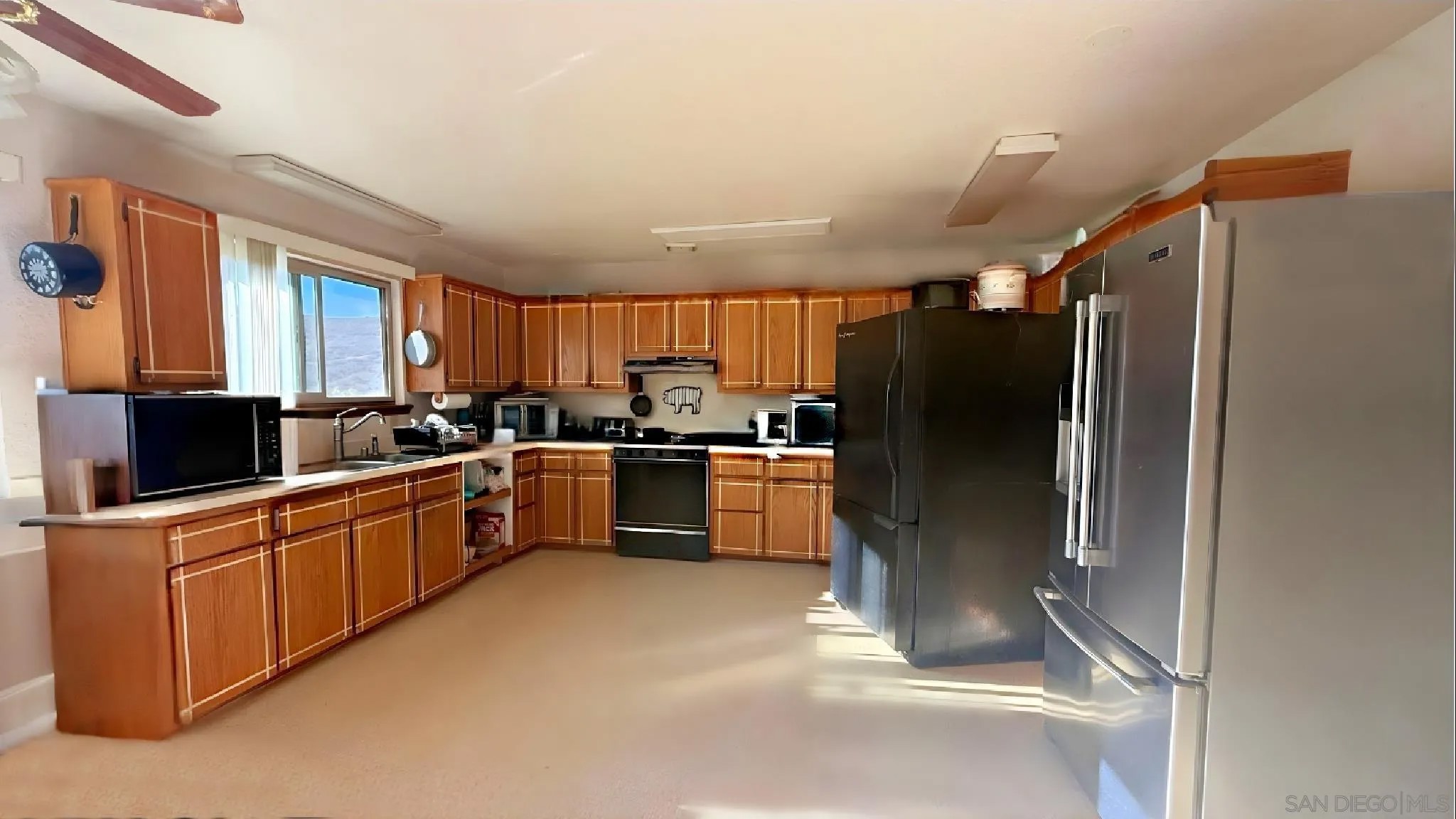 11041 Summit Avenue 11041