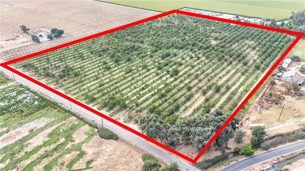 Photo of 252 S Gurr RD, Merced, CA 95341 (MLS # MC26198267)