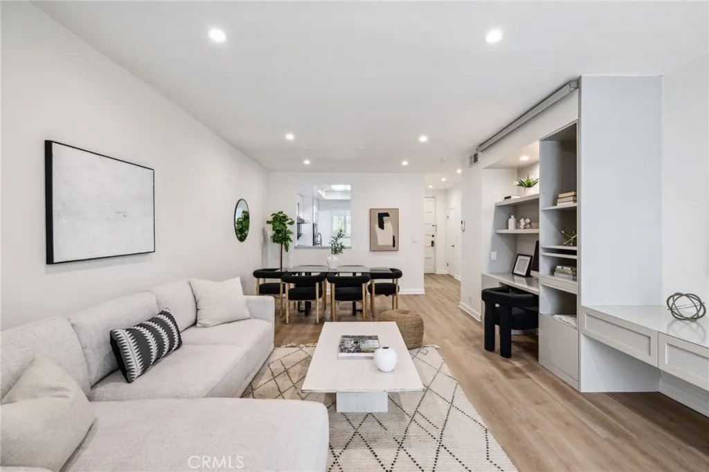 450 San Vicente Boulevard 203