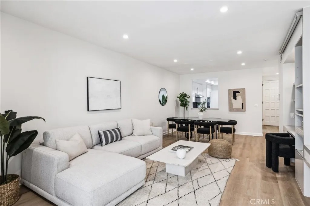 450 San Vicente Boulevard 203
