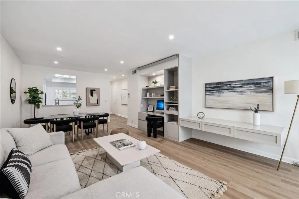 450 San Vicente Boulevard 203
