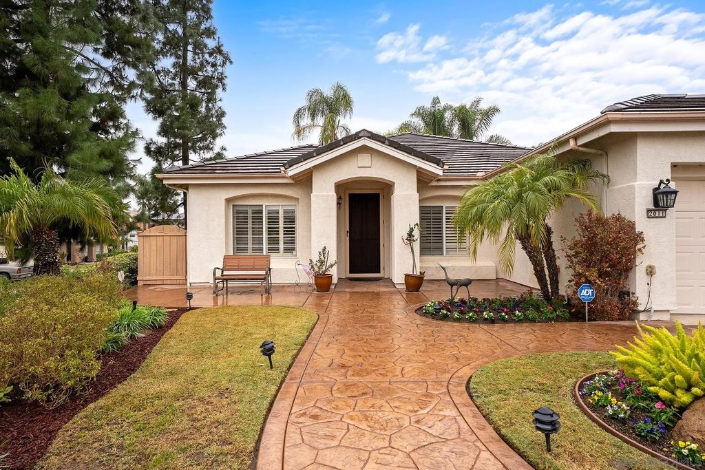 Photo of 2011 Monarch Ridge Cir, El Cajon, CA 92019 (MLS # 260003497)