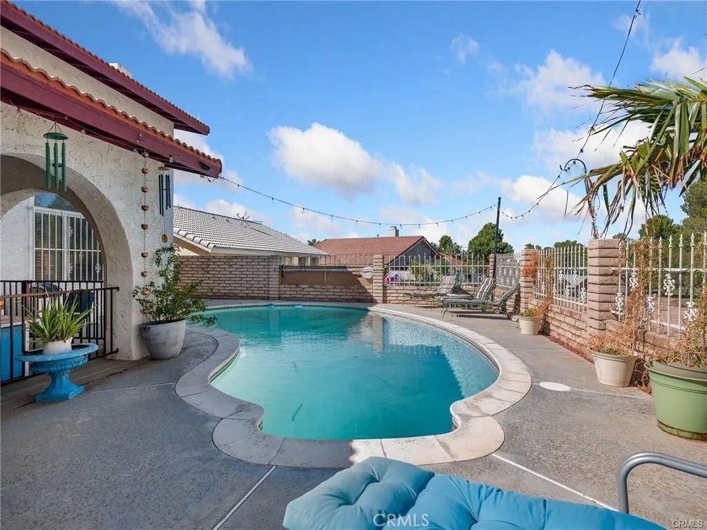 Photo of 13916 Burning Tree Drive, Victorville, CA 92395 (MLS # HD26042134)