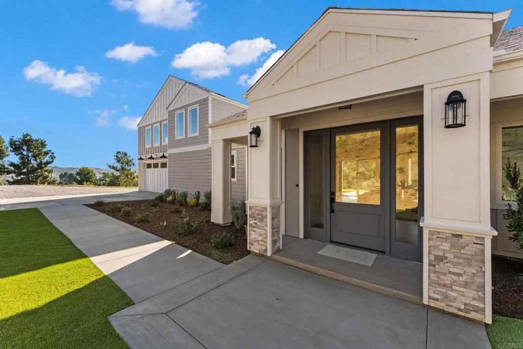 Photo of 2747 Via Del Robles, Fallbrook, CA 92028 (MLS # NDP2511519)