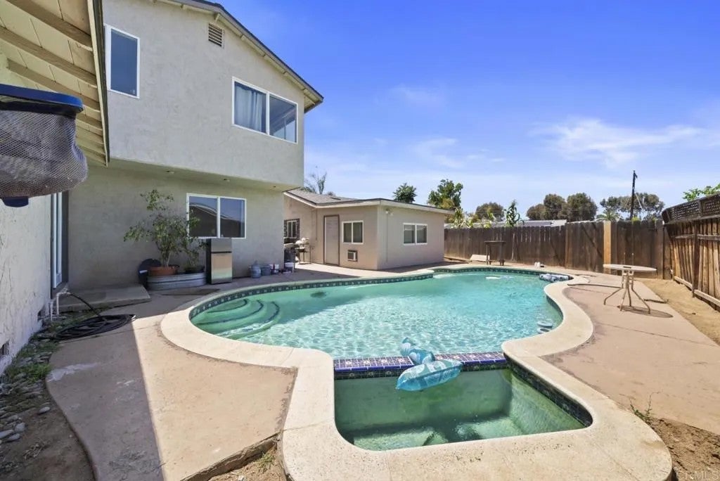 826 Ellen Lane