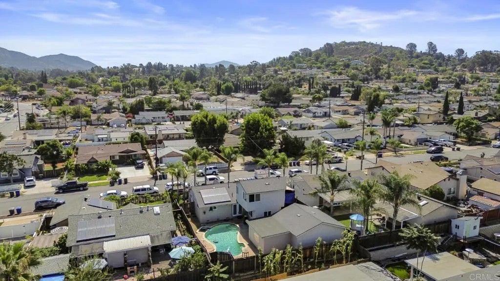 826 Ellen Lane