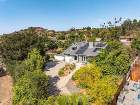 Photo of 1580 Tutela Heights, Escondido, CA 92026 (MLS # NDP2606895)
