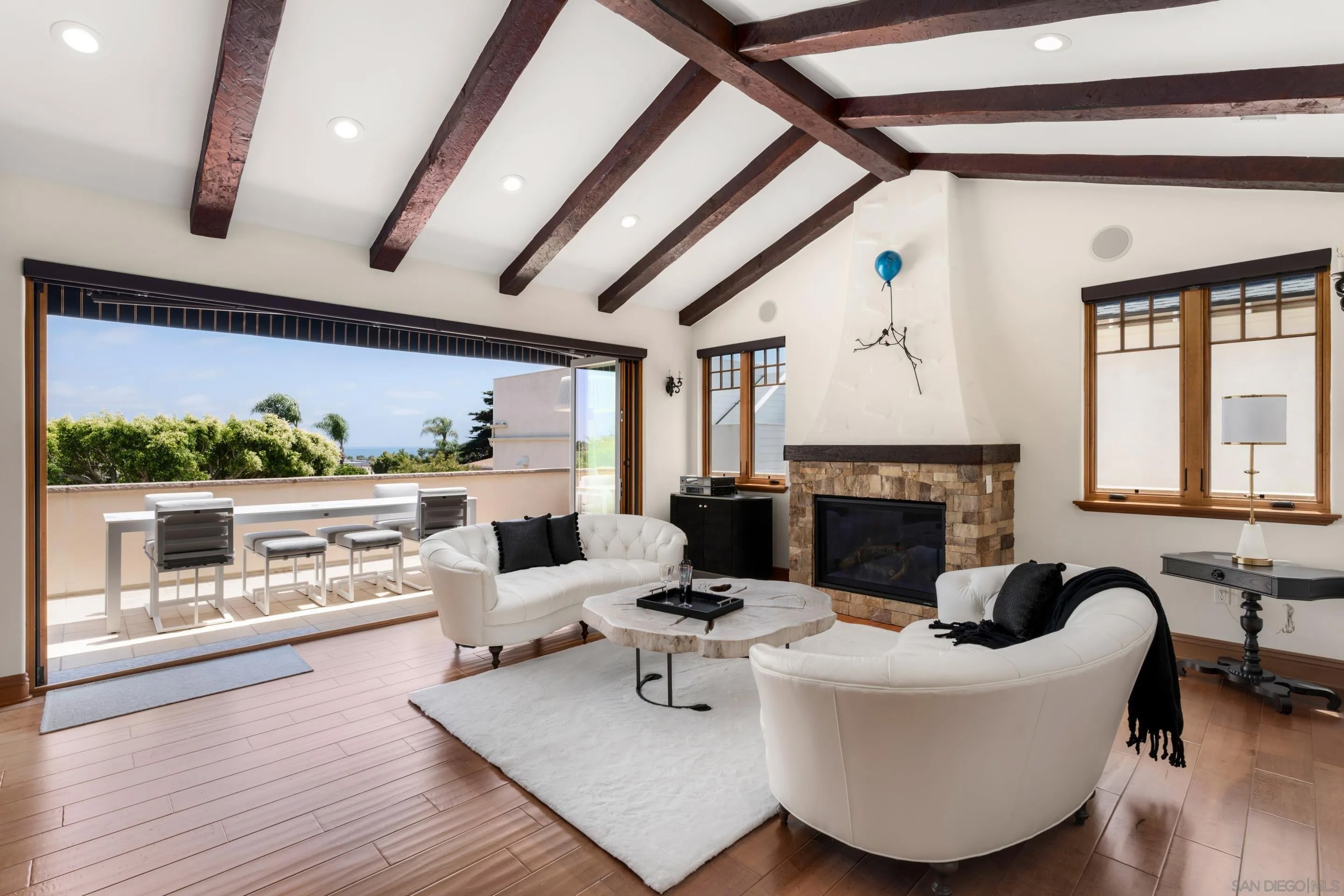 1045 Van Nuys St