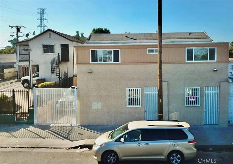 9705 S Normandie