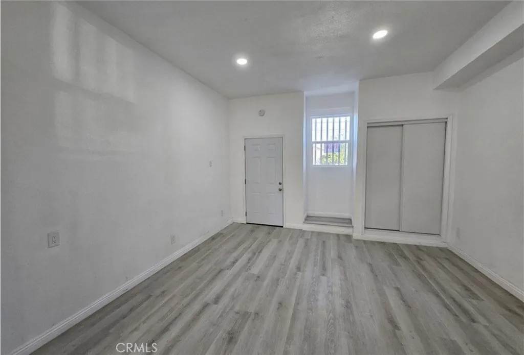 9705 S Normandie