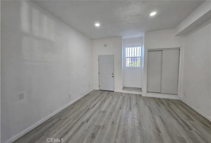 9705 S Normandie