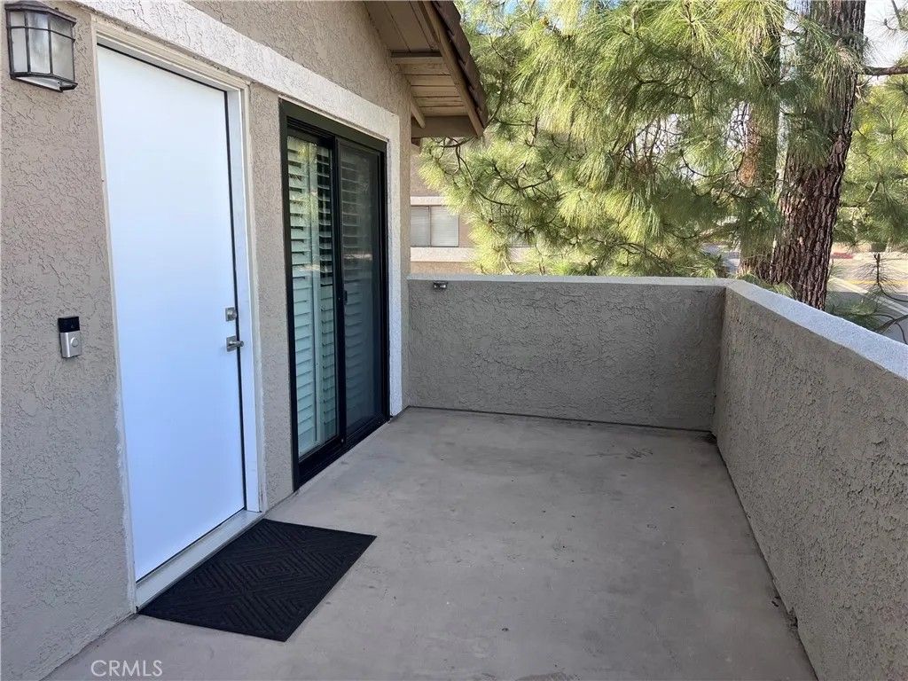 Photo of 1631 Charterwood Court, Thousand Oaks, CA 91362 (MLS # SR26028860)