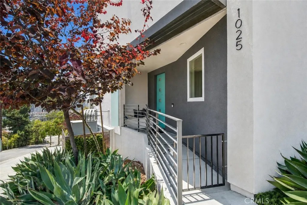1025 White Knoll Drive