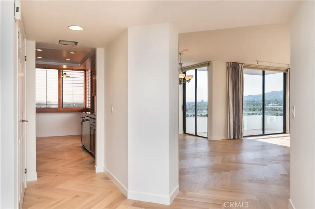 345 Pioneer Drive 905