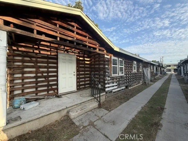 1094 W 39th