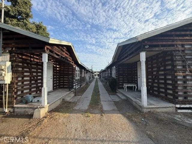 1094 W 39th
