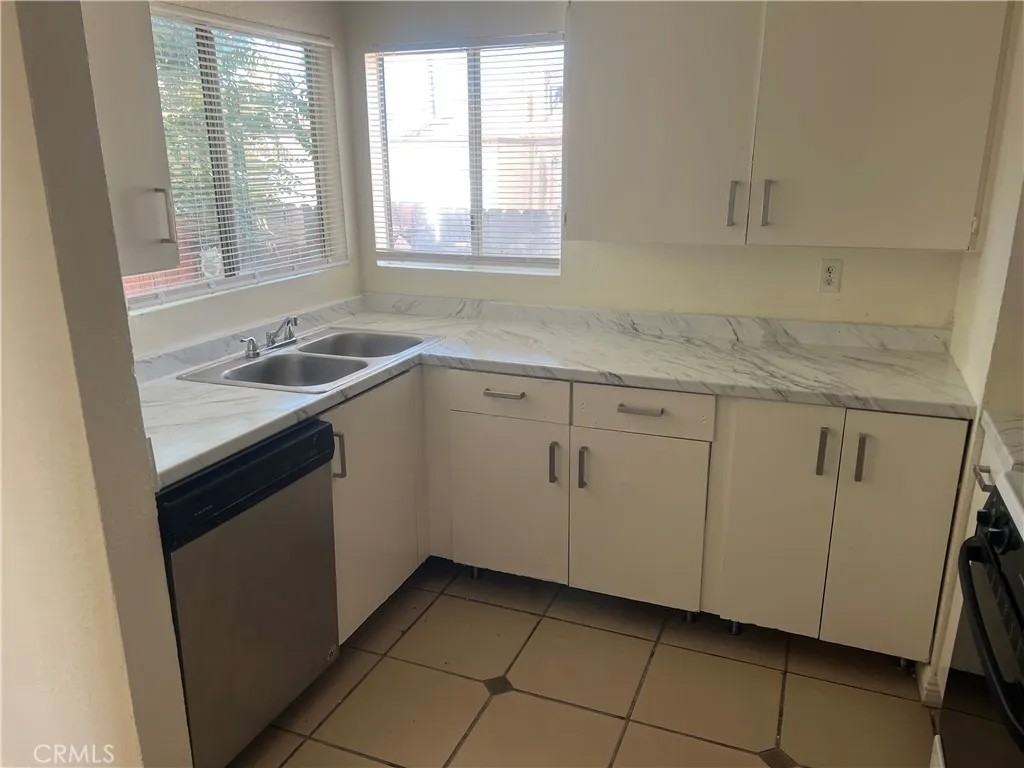 1480 E Marshall 28