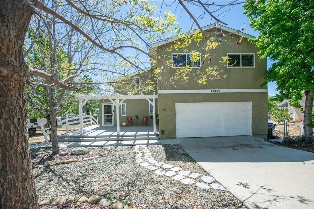Photo of 14966 Littleboy Drive, Lake Hughes, CA 93532 (MLS # SR26074432)
