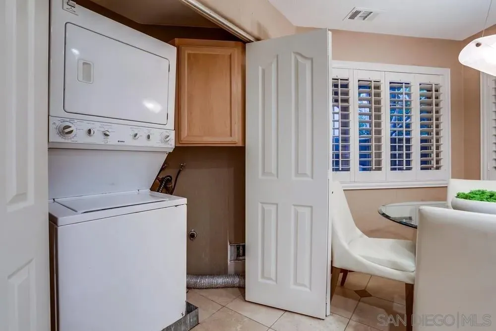 La Jolla, California 92037, United States, 3 Bedrooms Bedrooms, ,3 BathroomsBathrooms,Residential,Active,162290