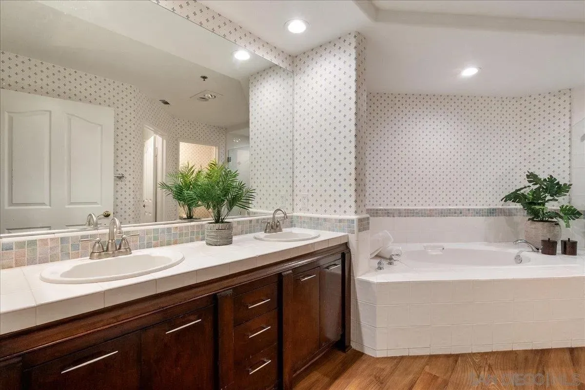 La Jolla, California 92037, United States, 3 Bedrooms Bedrooms, ,3 BathroomsBathrooms,Residential,Active,162290