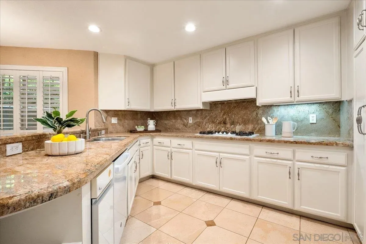 La Jolla, California 92037, United States, 3 Bedrooms Bedrooms, ,3 BathroomsBathrooms,Residential,Active,162290