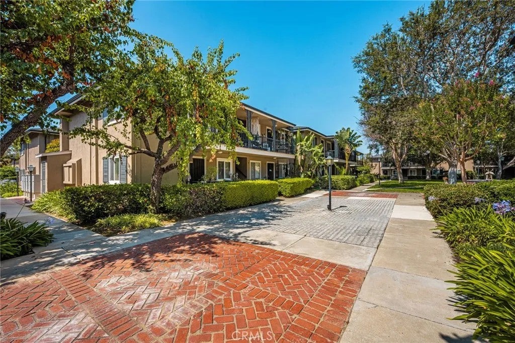 660 S Glassell 44