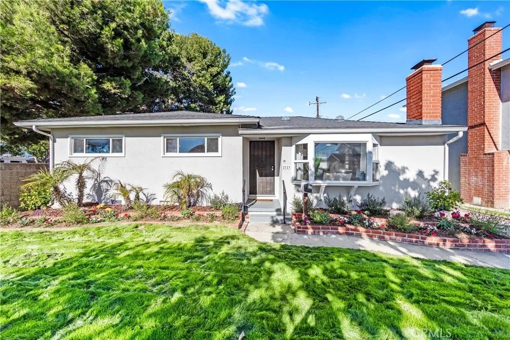 Photo of 2723 Fisk Ln, Redondo Beach, CA 90278 (MLS # OC25253517)