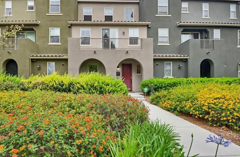 1876 Champagne Court 6