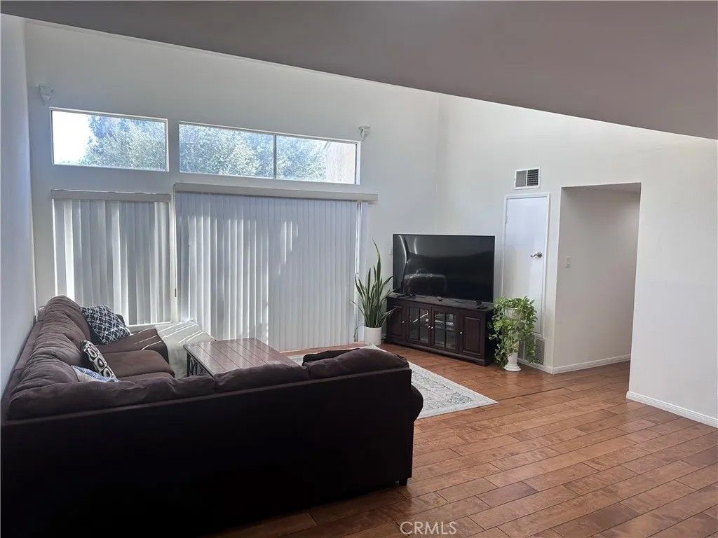Photo of 5700 Etiwanda Ave #264, Tarzana, CA 91356 (MLS # SR26068628)