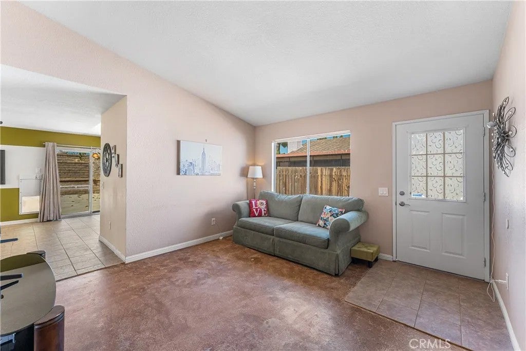 37061 29th East