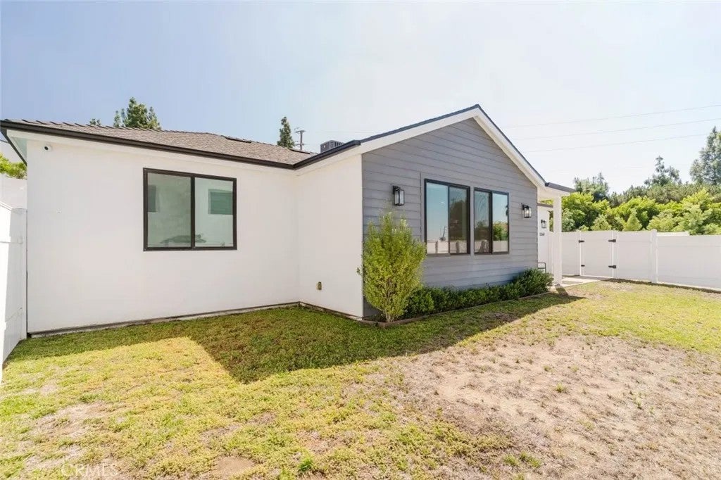 Photo of 13368 Pala Avenue, Sylmar, CA 91342 (MLS # SR26196746)