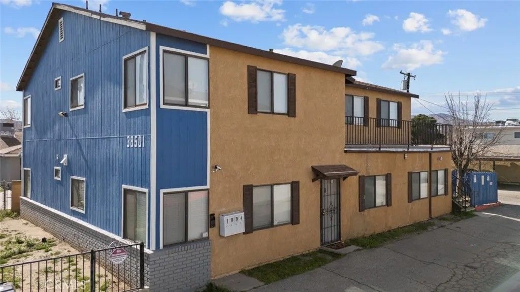 Photo of 38501 Larkin Avenue #4, Palmdale, CA 93550 (MLS # SR26024029)