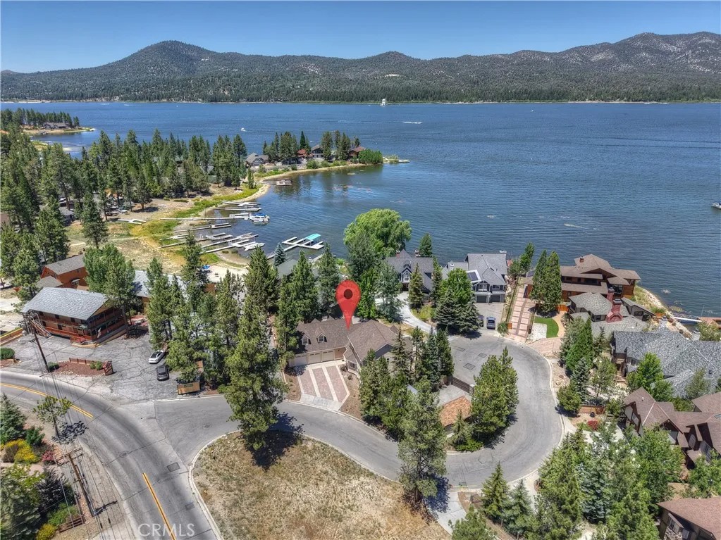 494 Lakeview Court