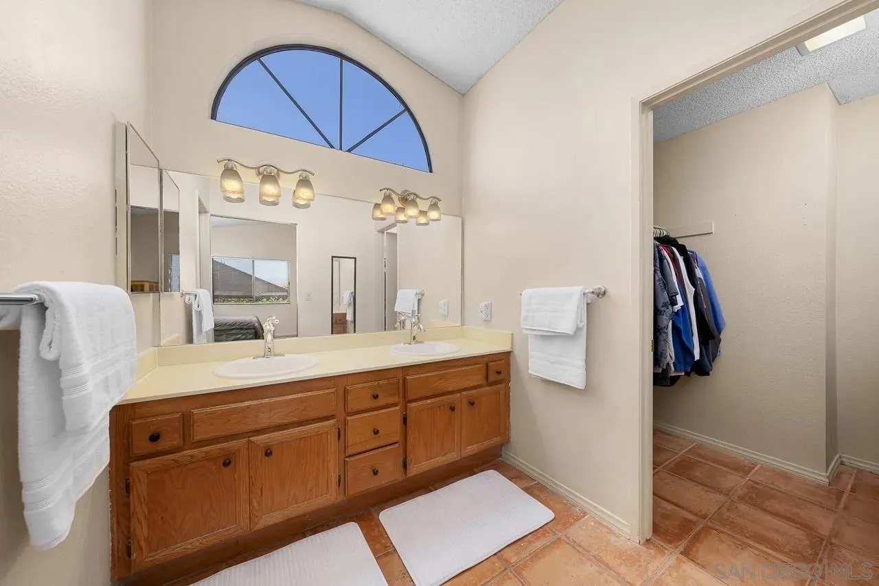 San Diego, California 91977, United States, 4 Bedrooms Bedrooms, ,3 BathroomsBathrooms,Residential,Active,164336