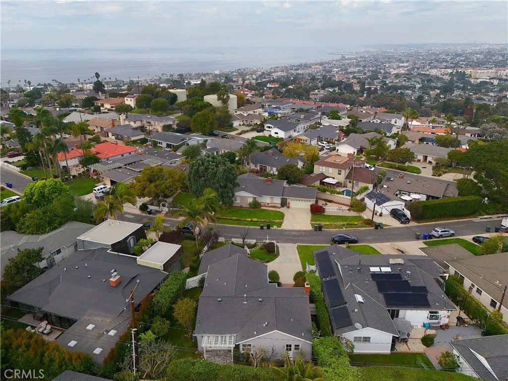 440 Via Los Miradores