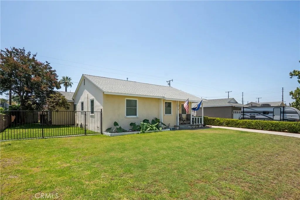 1112 E Louisa
