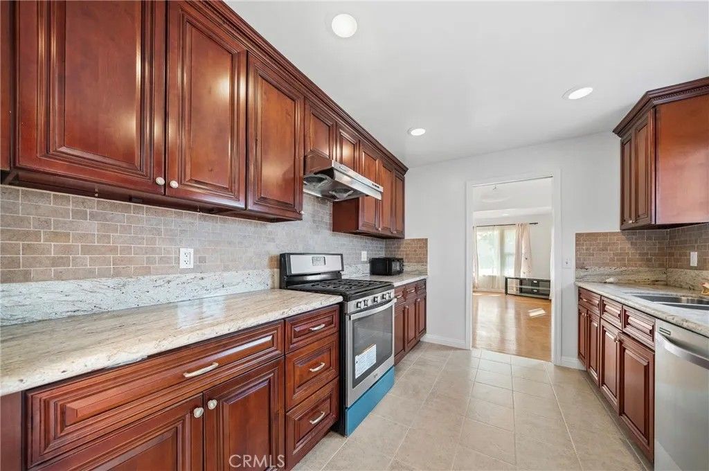 Photo of 517 N Soldano Ave, Azusa, CA 91702 (MLS # CV26063176)