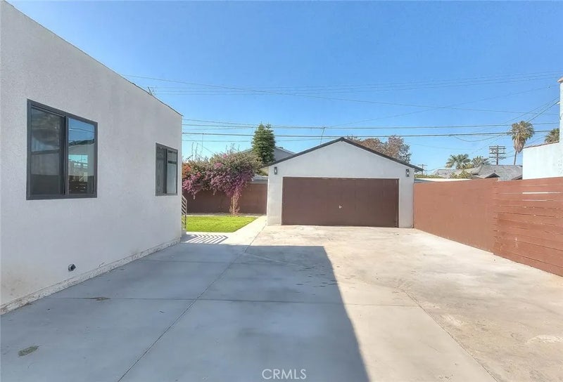 1827 W 76th