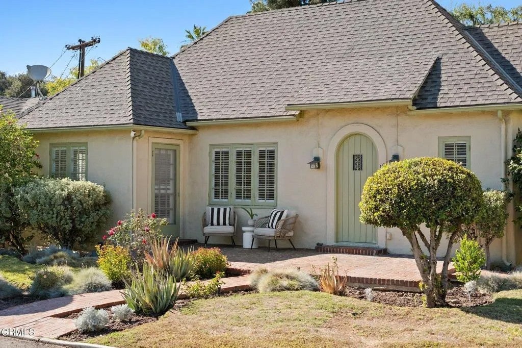 15 Oak Knoll Gardens Drive