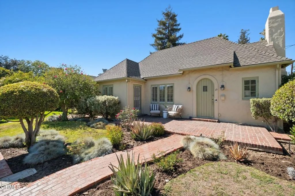 15 Oak Knoll Gardens Drive