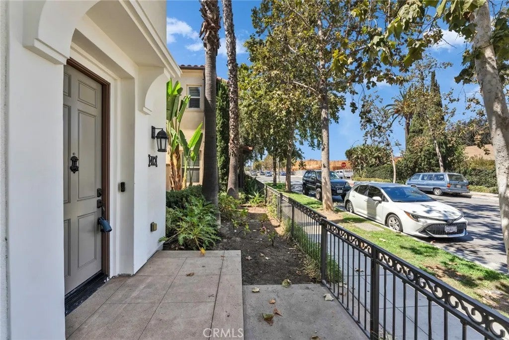 412 E Santa Ana